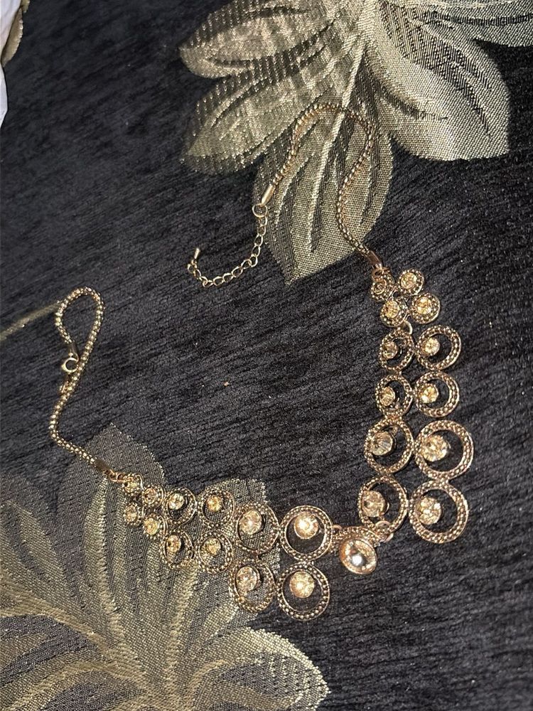 Chic Rhinestone Statement Necklace