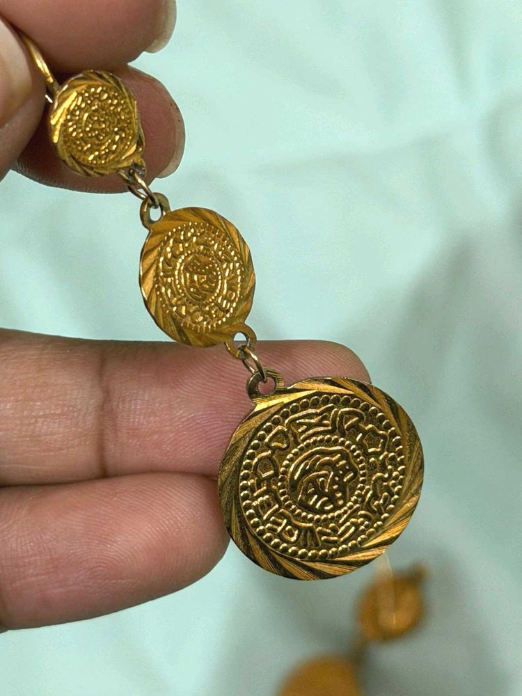 Vintage Gold Tone Coin Drop Earrings