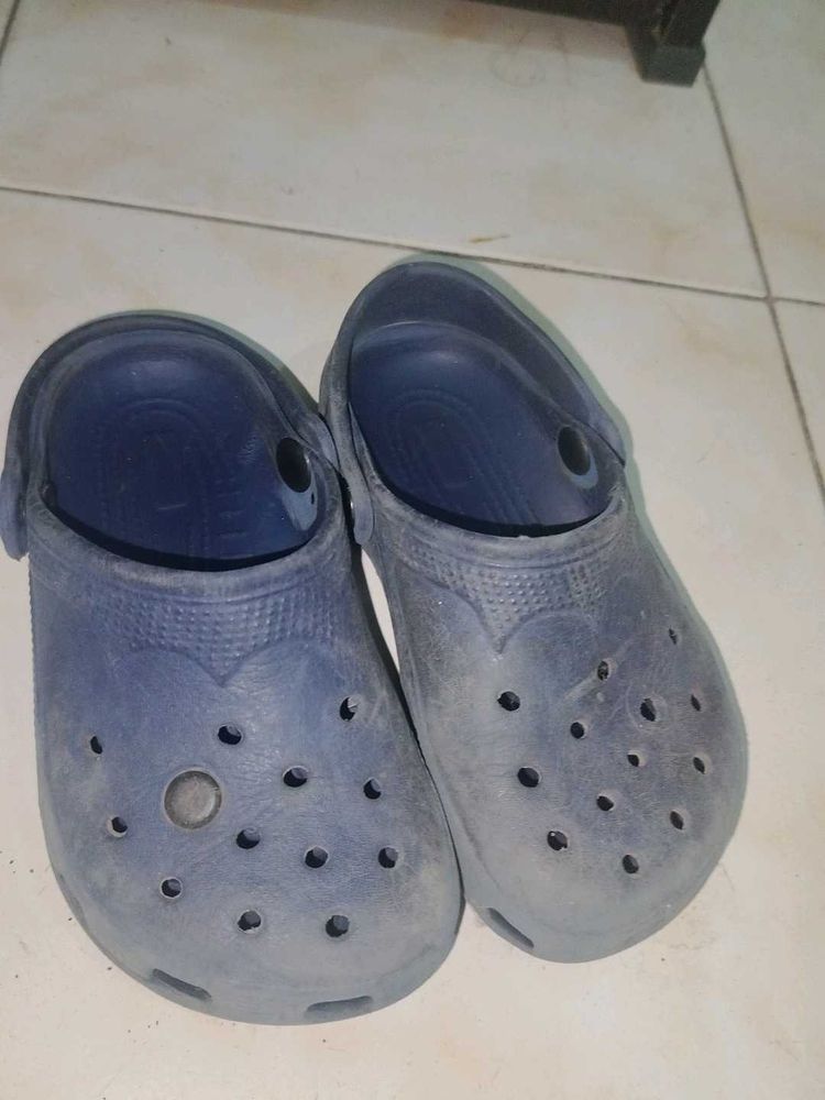 Blue clogs for Boys age 5 to 7years