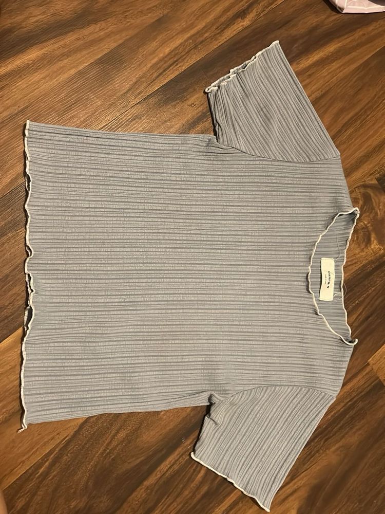Ribbed Lettuce Edge Top