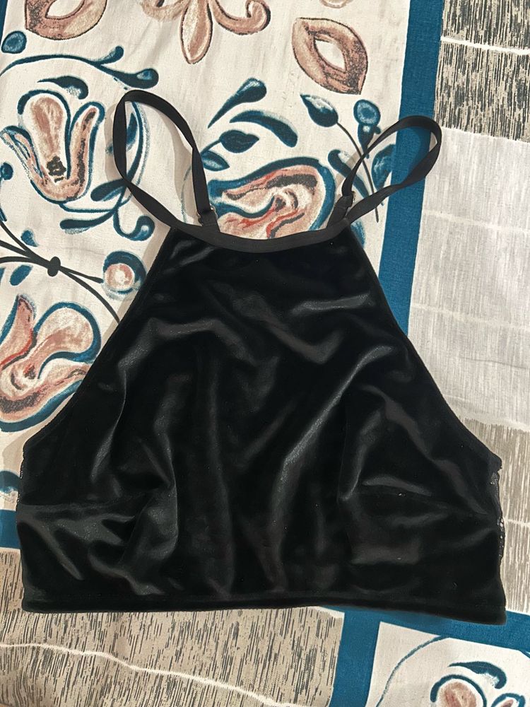 H&amp;M XS Velvet Halter Neck Crop Top
