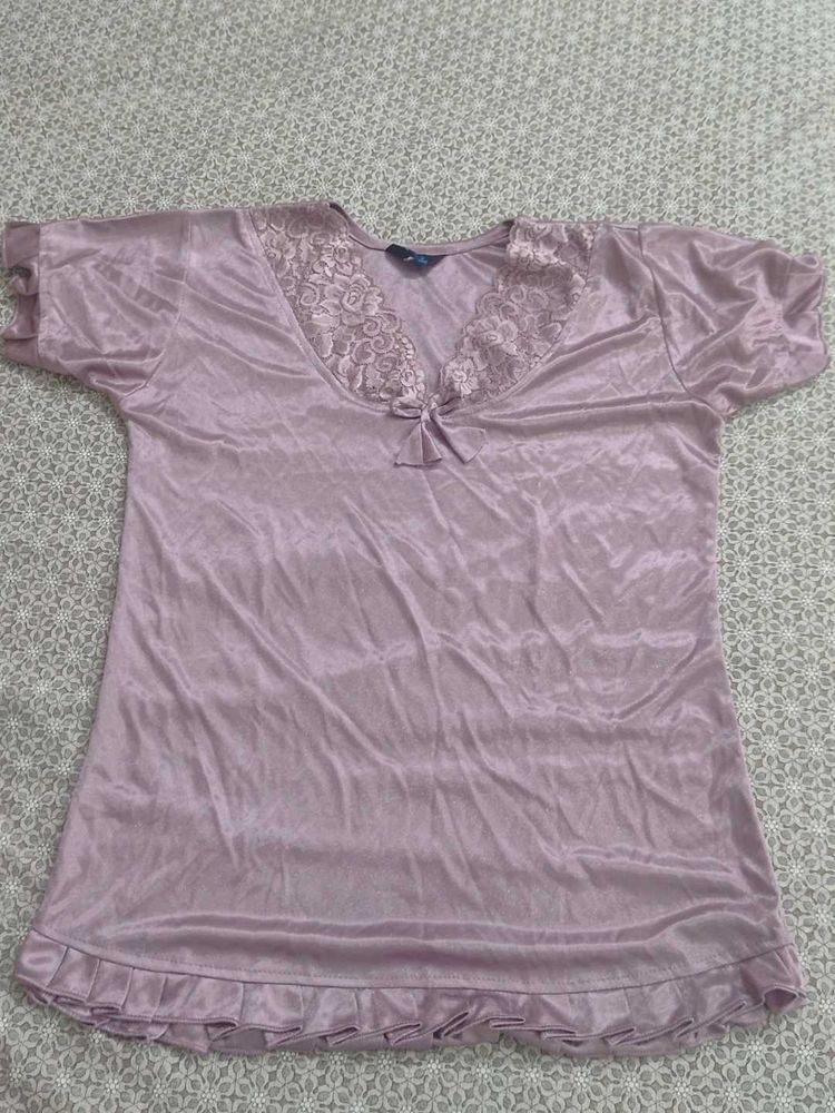 sleep dress in silk cloth with cute lace border .