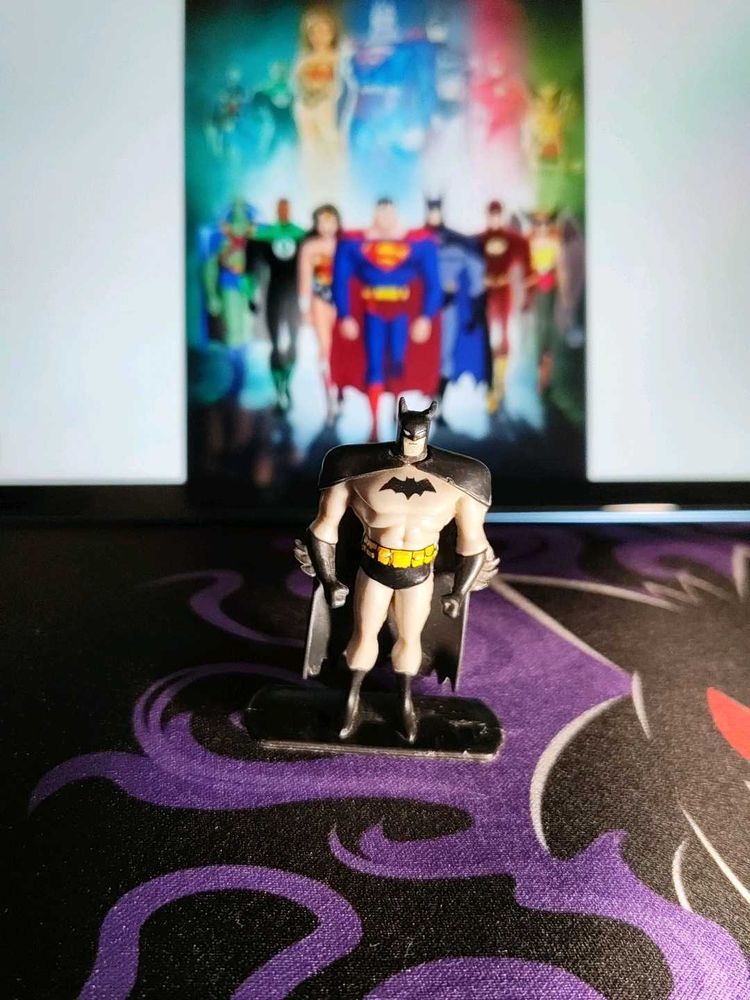 Cadbury GEMS suprise Justice league BATMAN figure