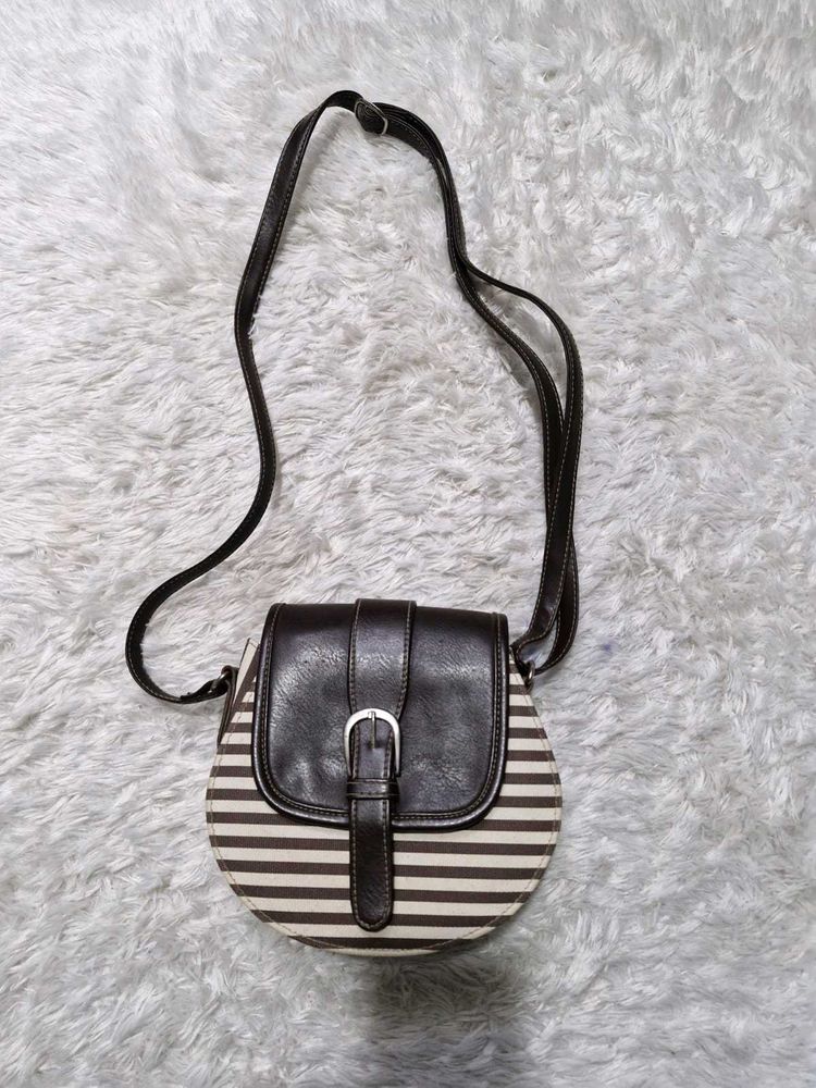 Chic Striped Crossbody Bag