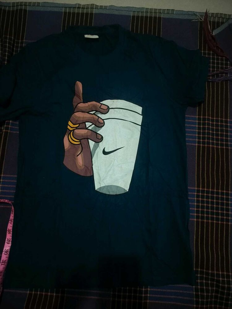 Nike Graphic T-Shirt