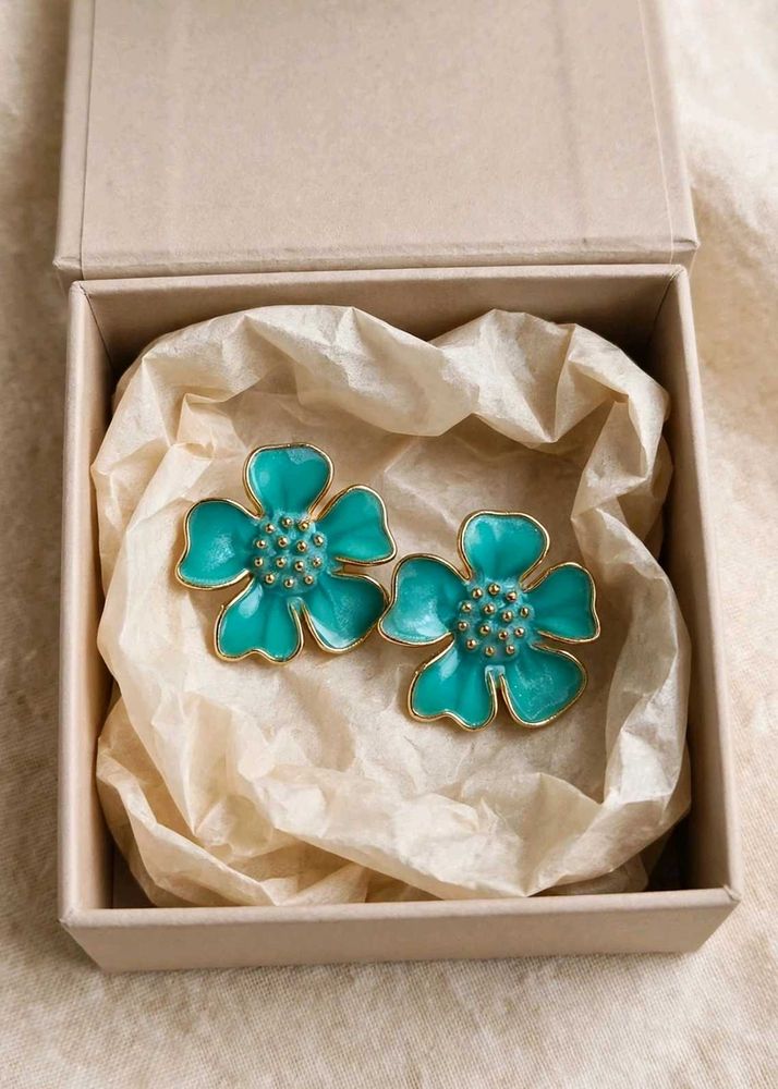 Stunning Teal Flower Earrings