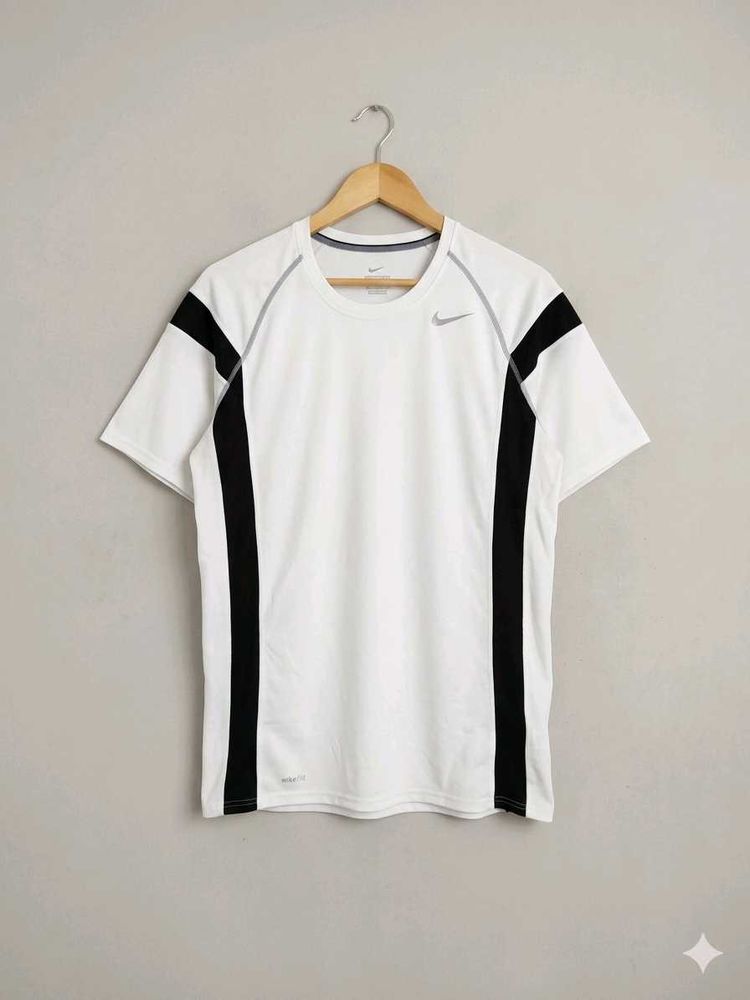 Nike White &amp; Black T-Shirt