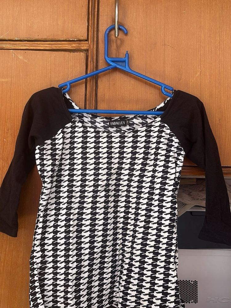 Houndstooth Print Top