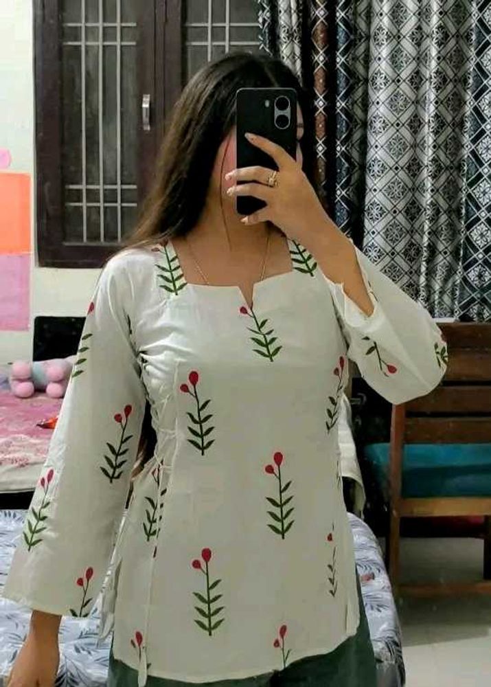 Chic White Kurta with Floral Print
