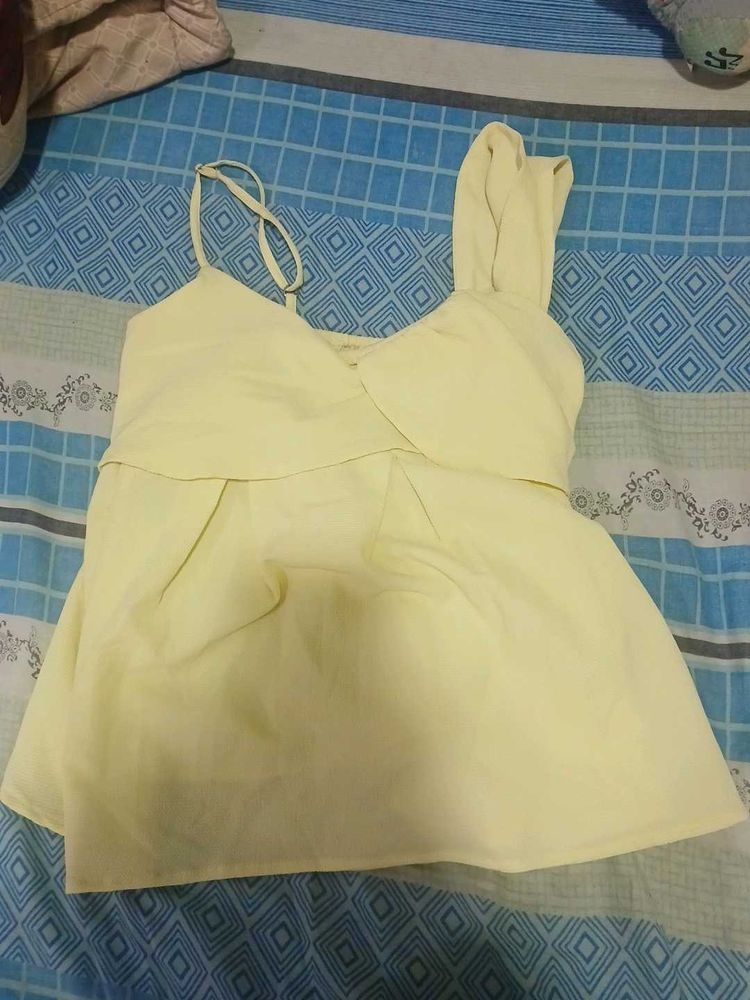Chic Yellow Sleeveless Top