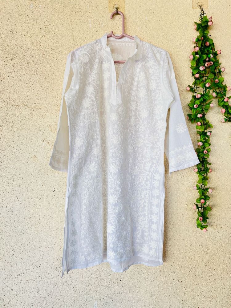 Elegant White Chikankari Kurta