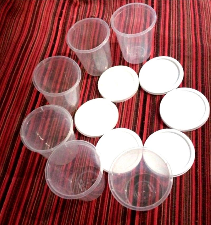 Set Of 6 Plastic Glasses With Lids