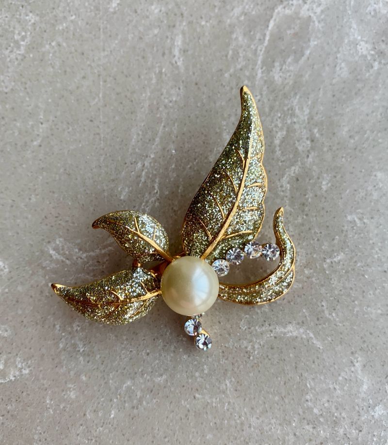 Artificial Diamond ♦️ Brooch