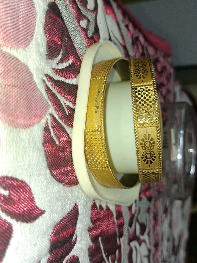 Elegant Gold Bangles Set