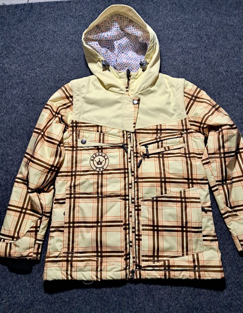 Stylish Plaid Patterned Jacket