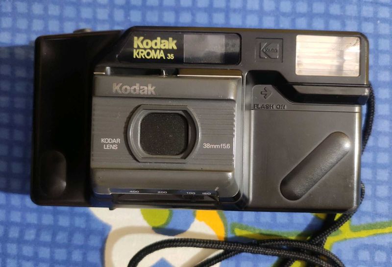 Kodak Kroma 35 Film Camera - Vintage!