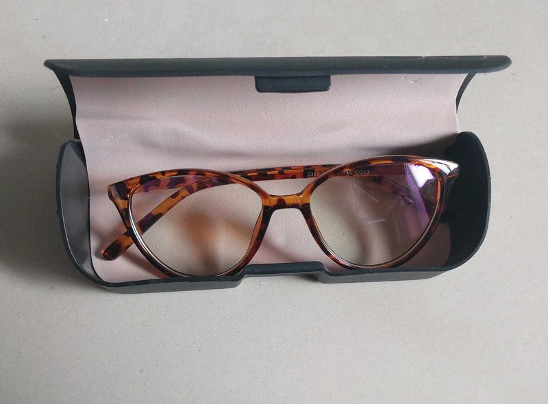 Stylish Tortoiseshell Cat-Eye Glasses