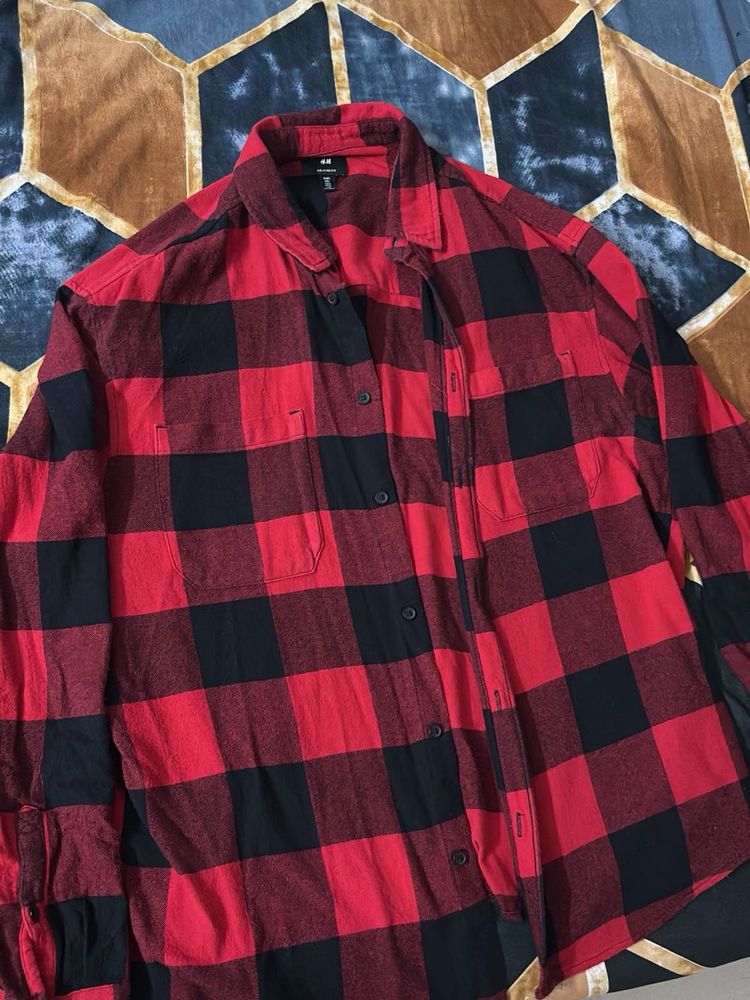 H&amp;M Red &amp; Black Plaid Button-Up Shirt