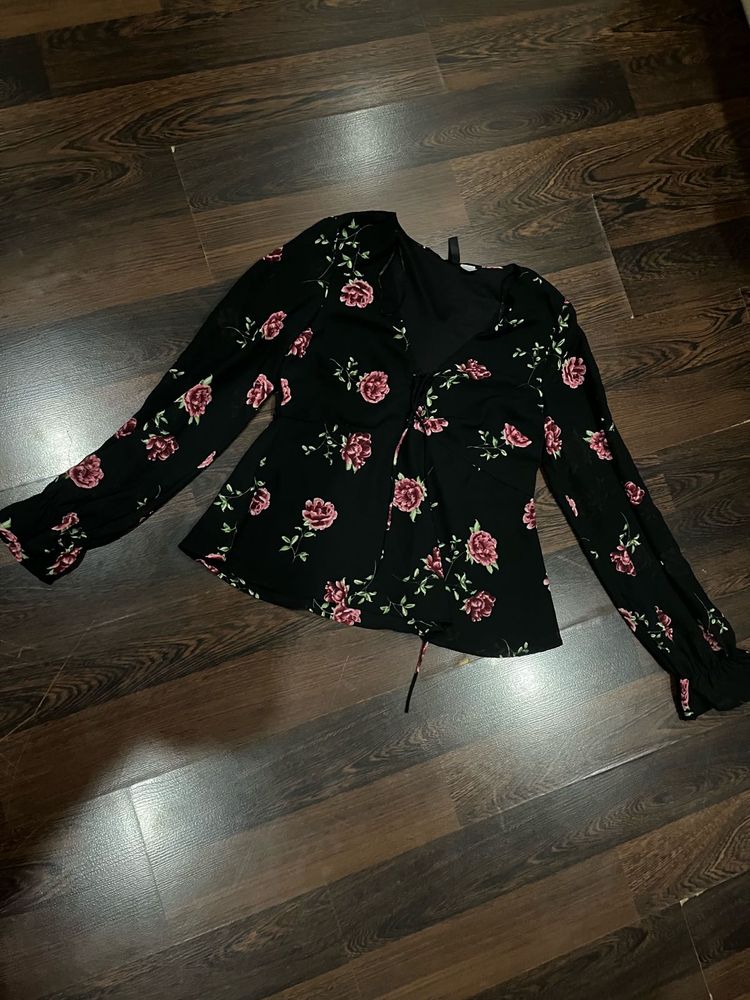 H&amp;M Floral Print V neck Top