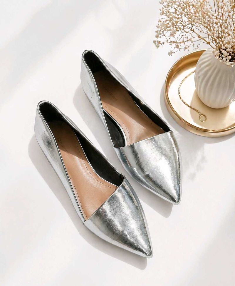 🤍 MIRROR SHINE MOMENT – ZARA TRAFALUC FLATS