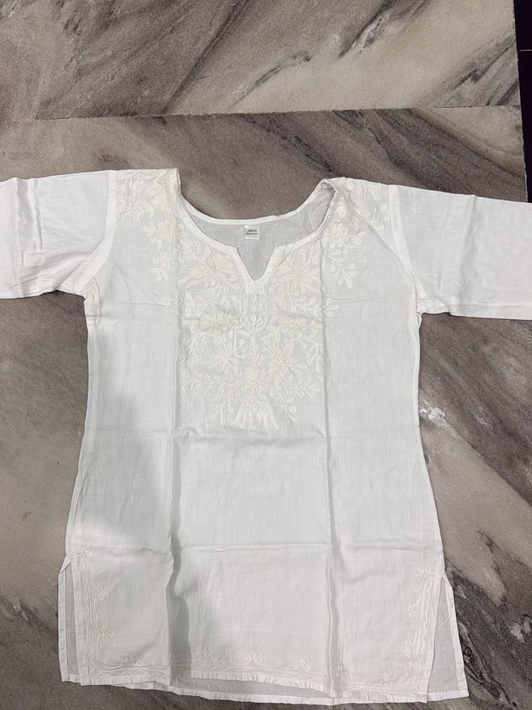 Elegant White Chikankari Kurta