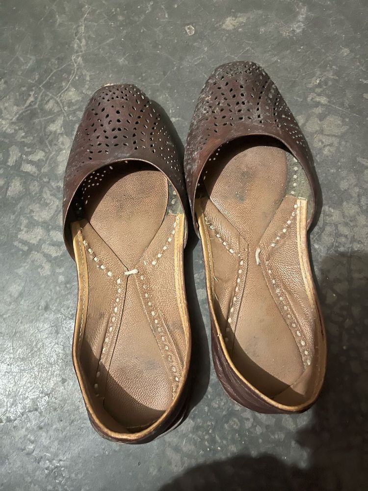 Brown Jutti Flats