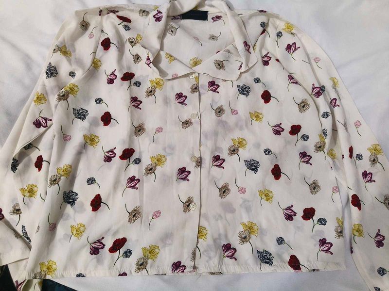 Chic Floral Print Button-Up Blouse