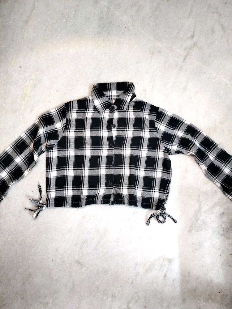Black &amp; White Plaid Cropped Shirt