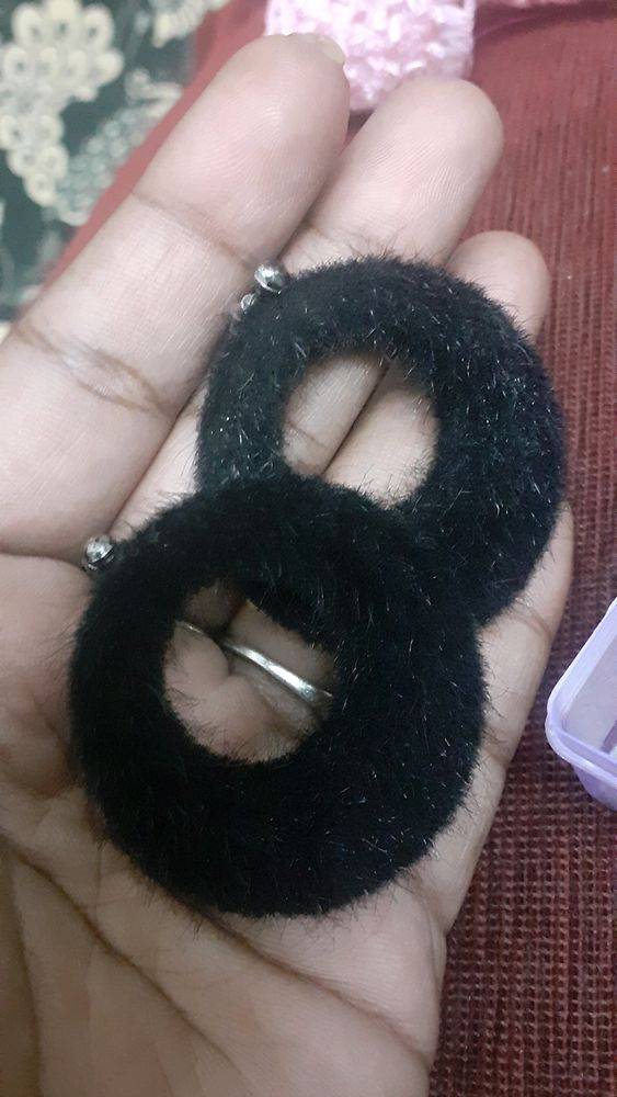 🆕️🆕️Black fur earrings