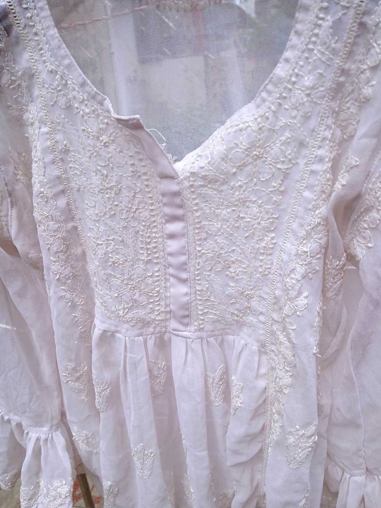 white chikankari kurti