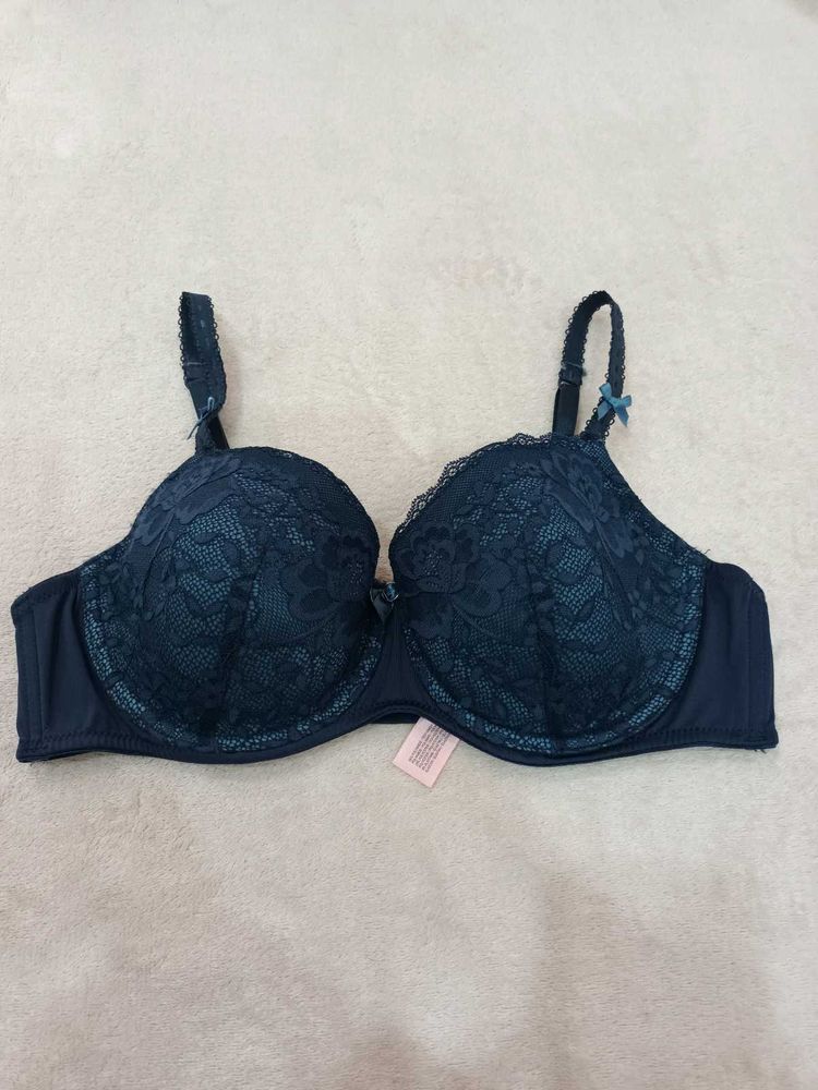 Lace Padded Underwire Bra..38B