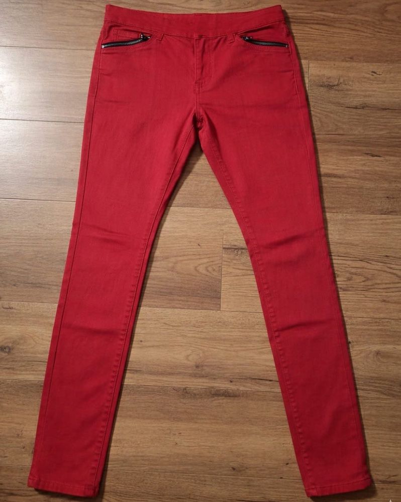 Red Zipper Accent Skinny Jeggings
