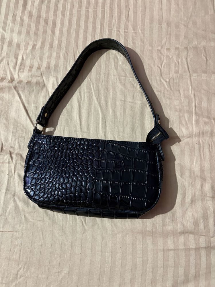 Chic Black Croc Embossed Shoulder Bag