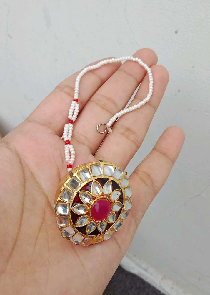 Kundan Maang Tikka