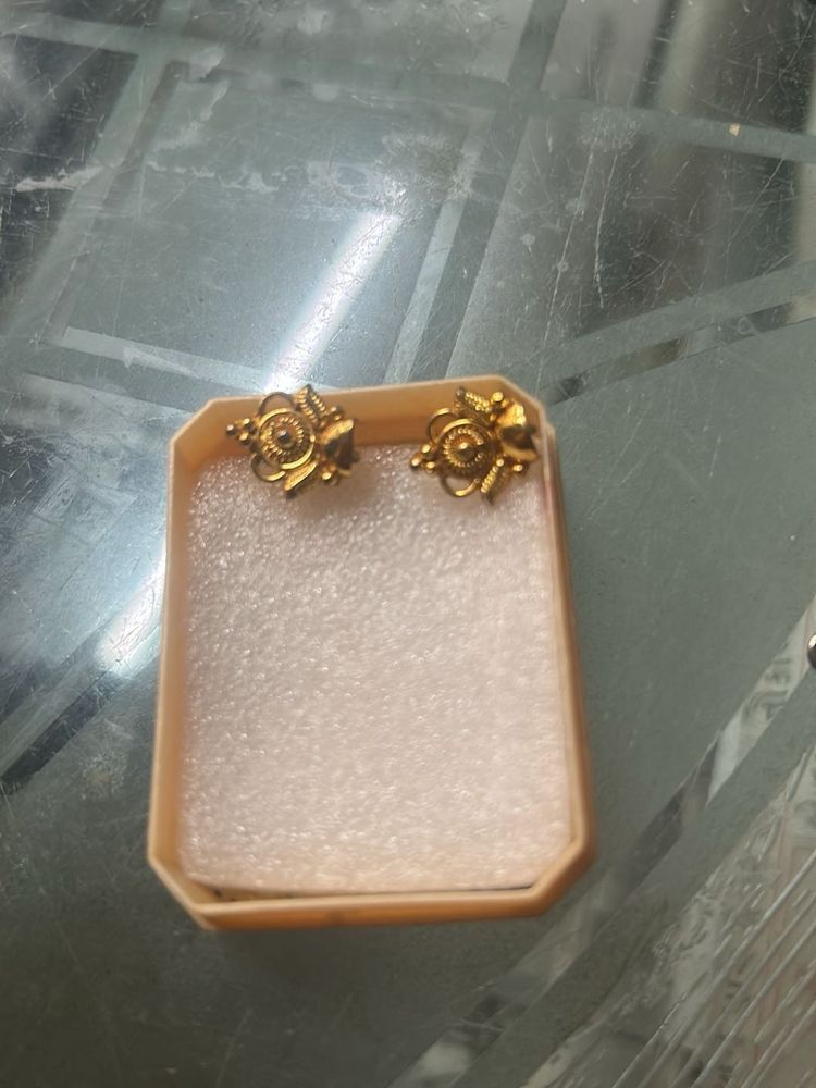 1 gm Gold Plated Floral Stud Earrings