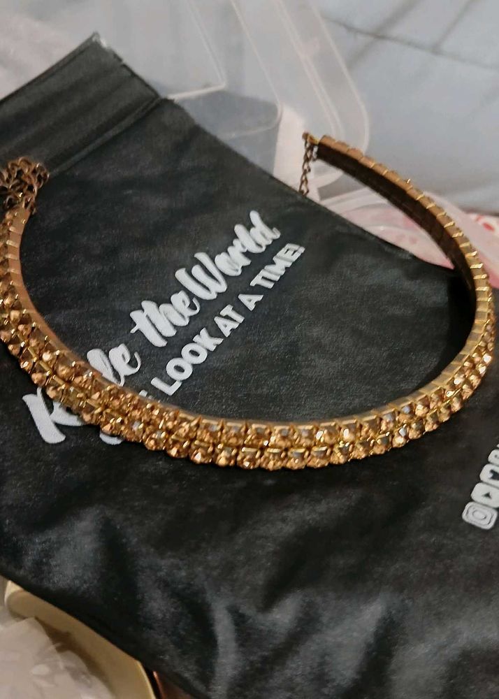 Elegant Choker Necklace with Rhinestones