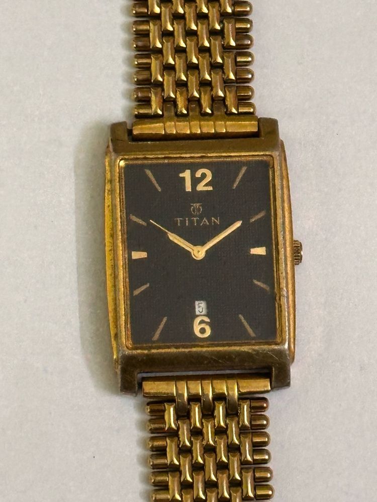 VINTAGE TITAN WATCH 30m Water Resistant