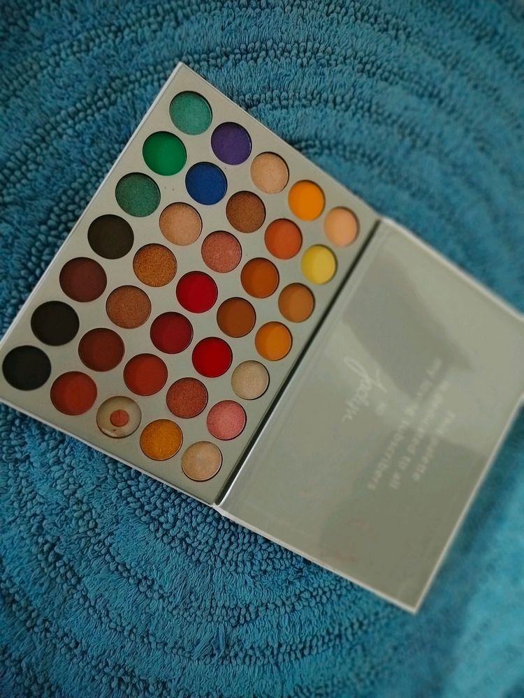 The Jaclim Hill Eyeshadow Palette