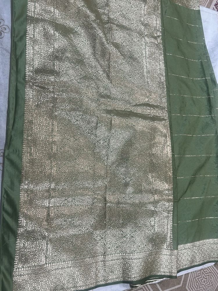 Elegant olive 🫒 Silk Saree with Gold Zari Work