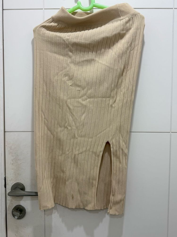 Ribbed Knit Maxi Skirt with Slit
