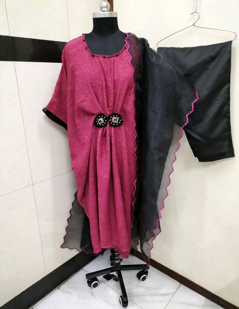 Pink &amp; Black Embellished Kaftan Set