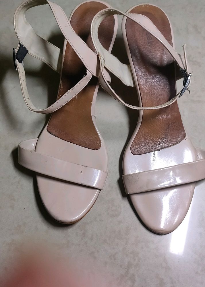 Nude color sandal