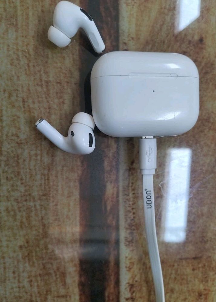 Apple earbuds
