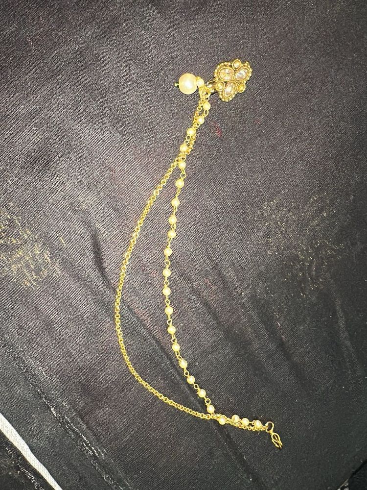 Elegant Gold nose pin