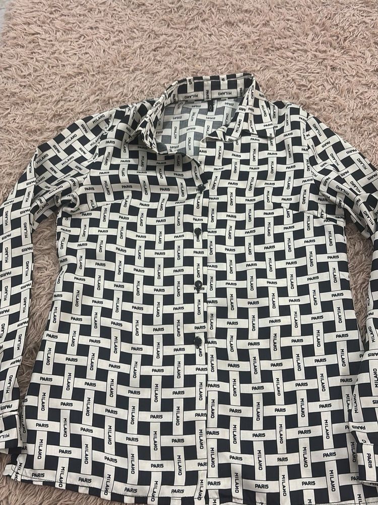 Chic Graphic Print Button-Up Top