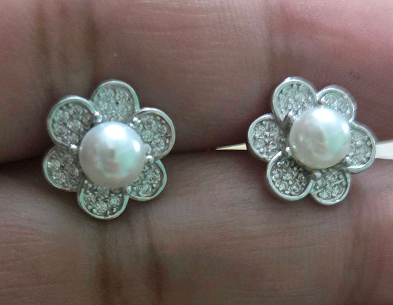 Flower Pearl &amp; Crystal Stud Earrings SS925