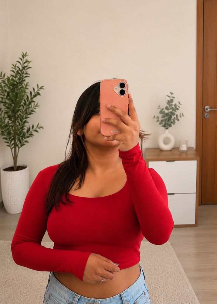 Chic Red Long Sleeve Crop Top