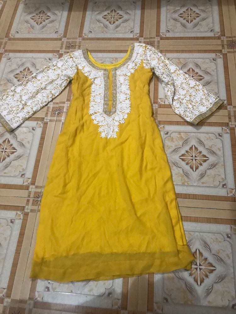 Elegant Yellow Kurta with White Embroidery