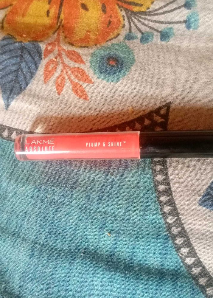 Lakme Plump &amp; Shine Lipstick
