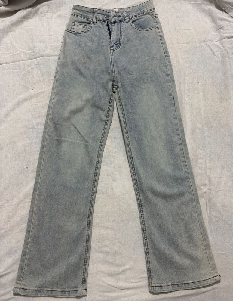 light wash  straight leg jeans for women